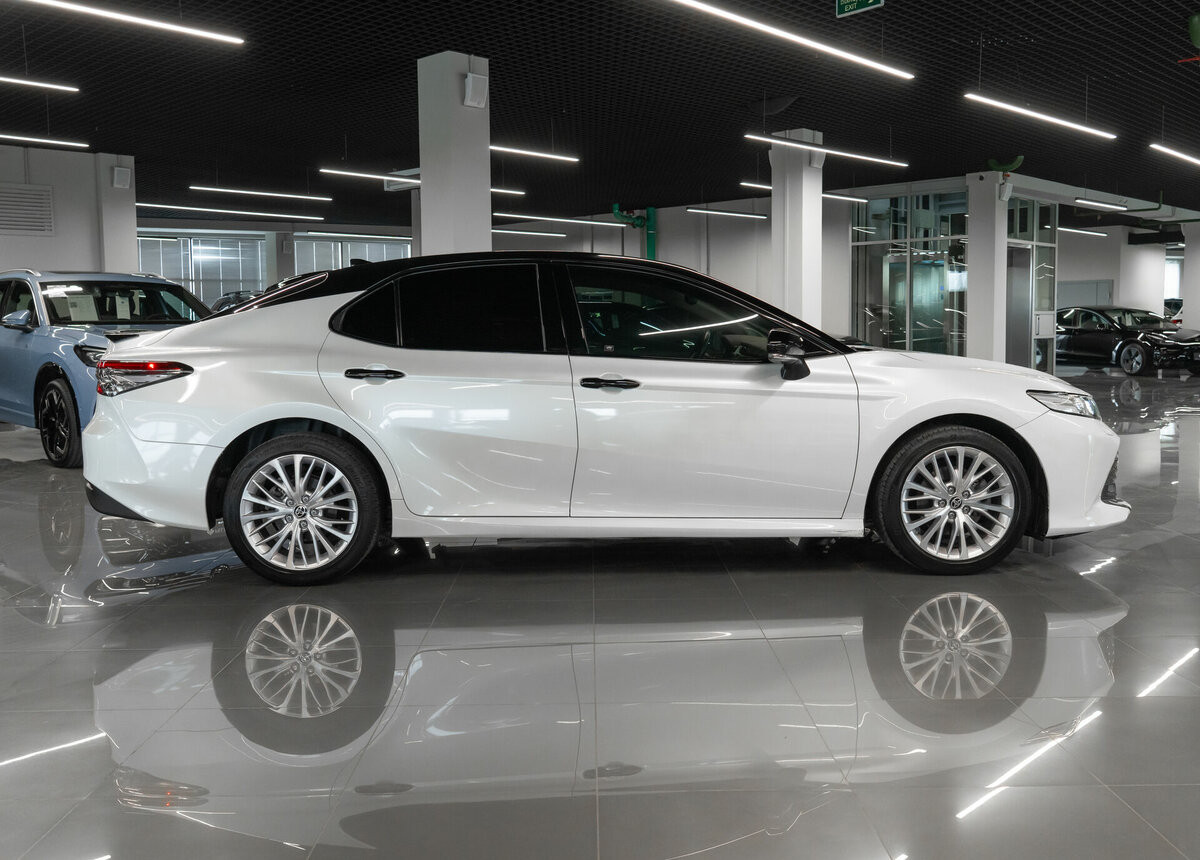 Toyota Camry, 2020