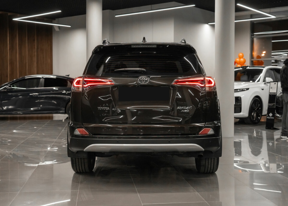 Toyota RAV4, 2015